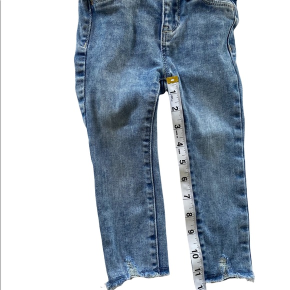OLD NAVY BALLERINA DISTRESSED 2T TODDLER JEANS - Picture 6 of 7